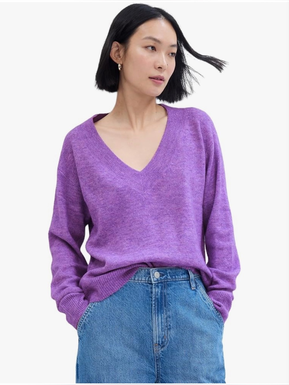 GAP Women's V-Neck Sweater in Lavender Purple